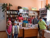  Седановской библиотеки у книжной выставки Читать -это модно  