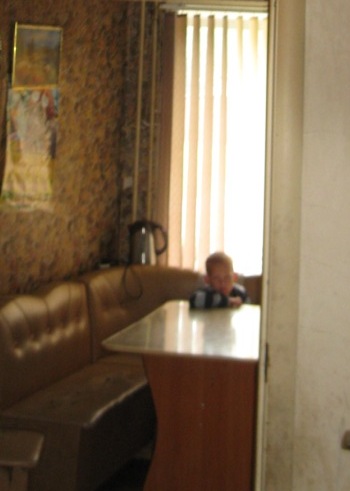 Четырехлетний малыш поджег диван