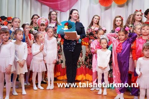 Красивейшим, ярким концертом хореографическая студия «Огни Сибири» Дома детского творчества города Бирюсинска отметила своё пятилетие