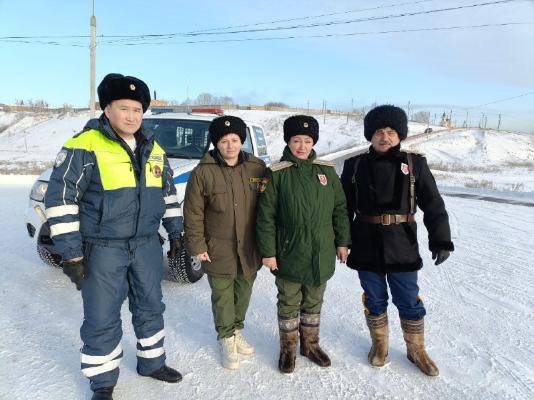 В Бохане казаки вместе с автоинспекторами вышли на патрулирование дорог