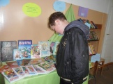 Знакомство с книжной выставкой  «Ура, у нас каникулы!» в Тубинской сельской библиотеке