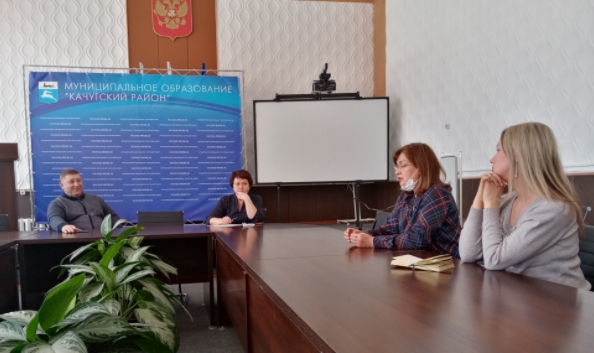 Встреча представителей общественных организаций из Иркутска с мэром Качугского района Евгением Липатовым 