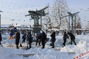 Очистка памятника героям трассы Аляска-Сибирь