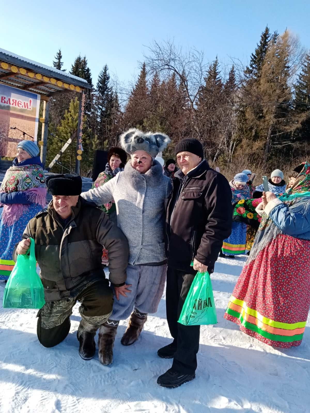 Мистер макс строит дом из дерева