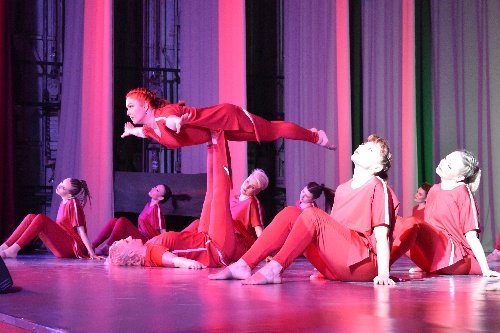 Магия танца на сцене РДК «Горняк». 15 мая Образцовый театр танца «Стрекоза» представил свой отчетный концерт