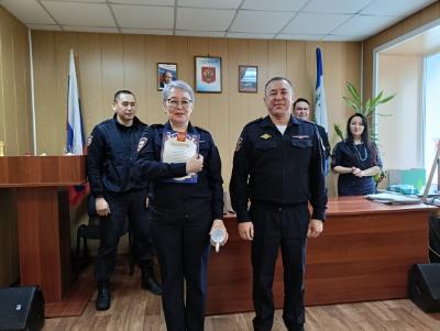 Сотрудники МО МВД России «Боханский» поздравили женщин с весенним праздником