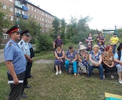 В Черемхово сотрудники полиции провели встречи с жителями города