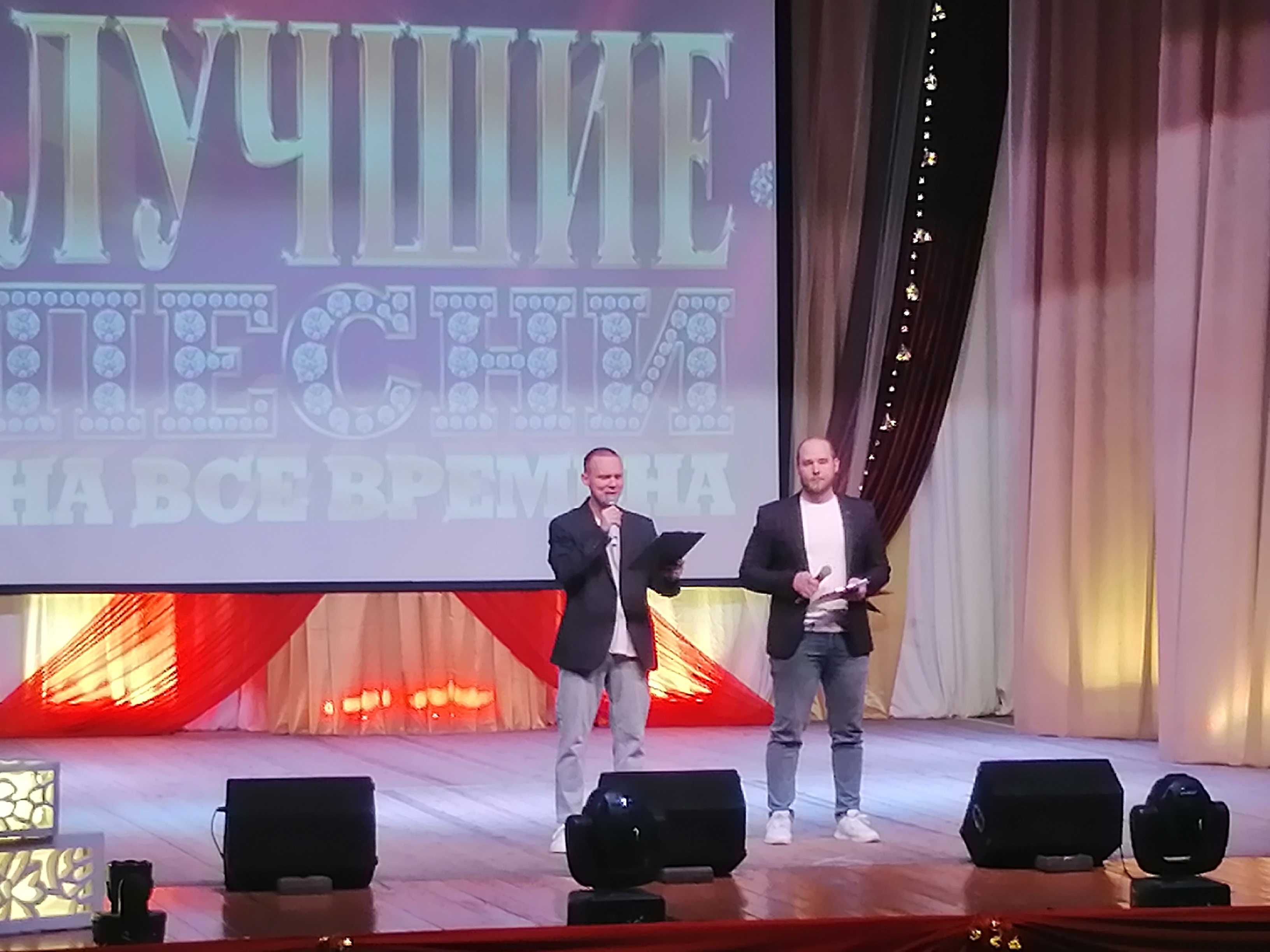 От души и для души: в ДК «Прометей» состоялся концерт вечной классики «Любимые песни на все времена».  