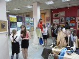  желающих порисовать установлен большой натюрморт