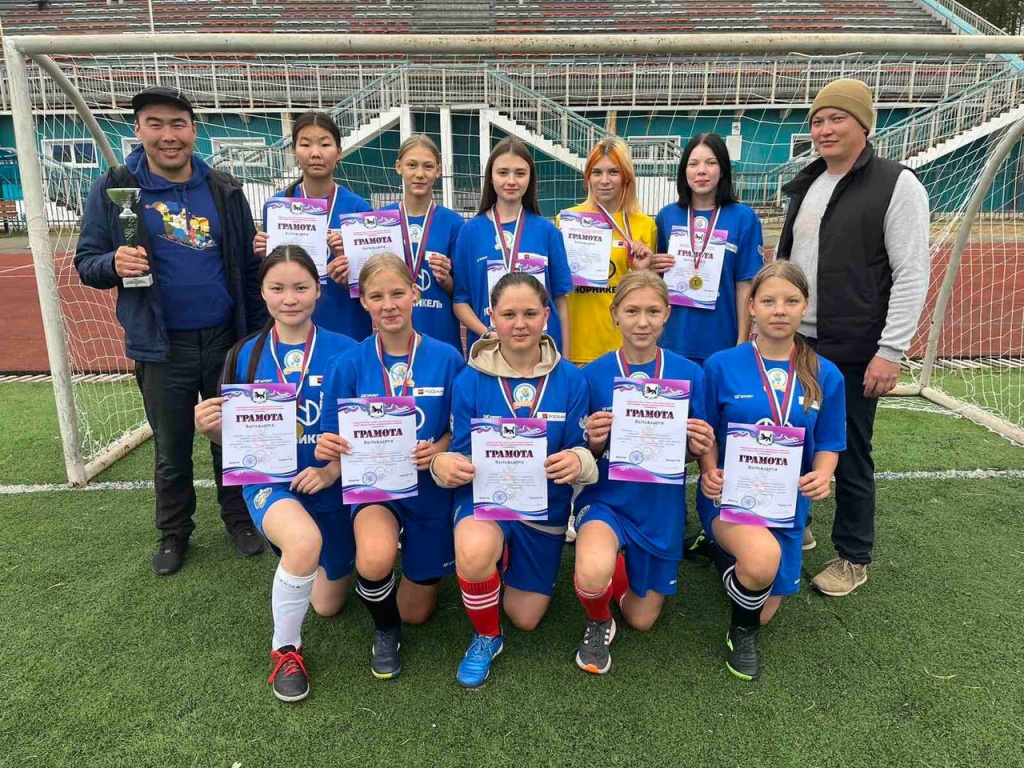 г саянск футбол дев.jpg