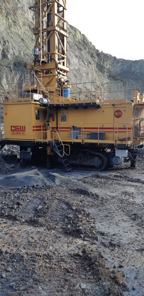Новый буровой станок на Рудногорском руднике.jpg