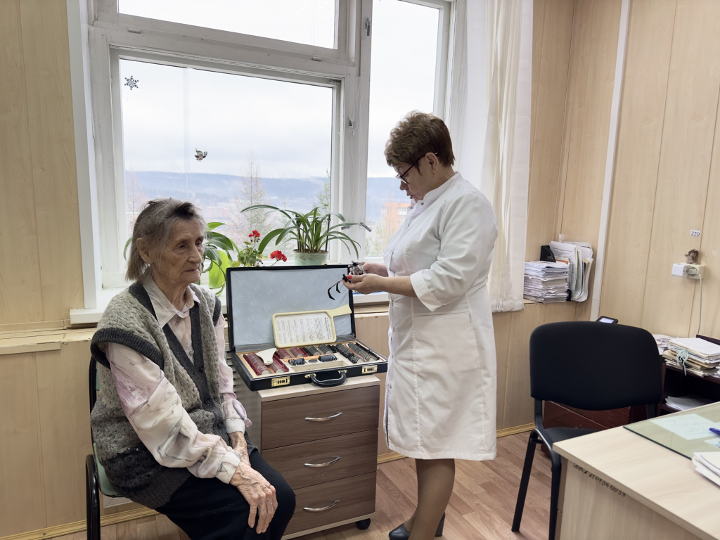 Прием ведет офтальмолог, фельдшер Красноштанова Ольга Леонидовна, имя пациента не известно. ОГБУЗ «Железногорская РБ»