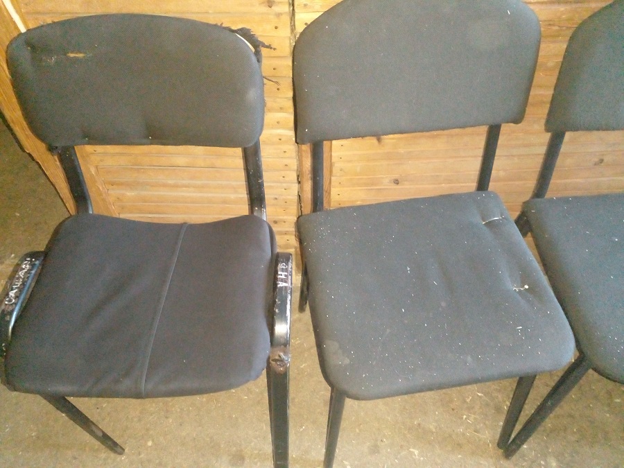 СОШ Тальники старые стулья.jpg