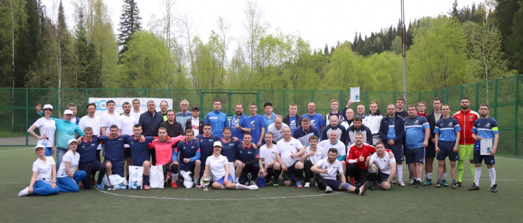 Участники турнира по мини-футболу в Междуреченске.jpg