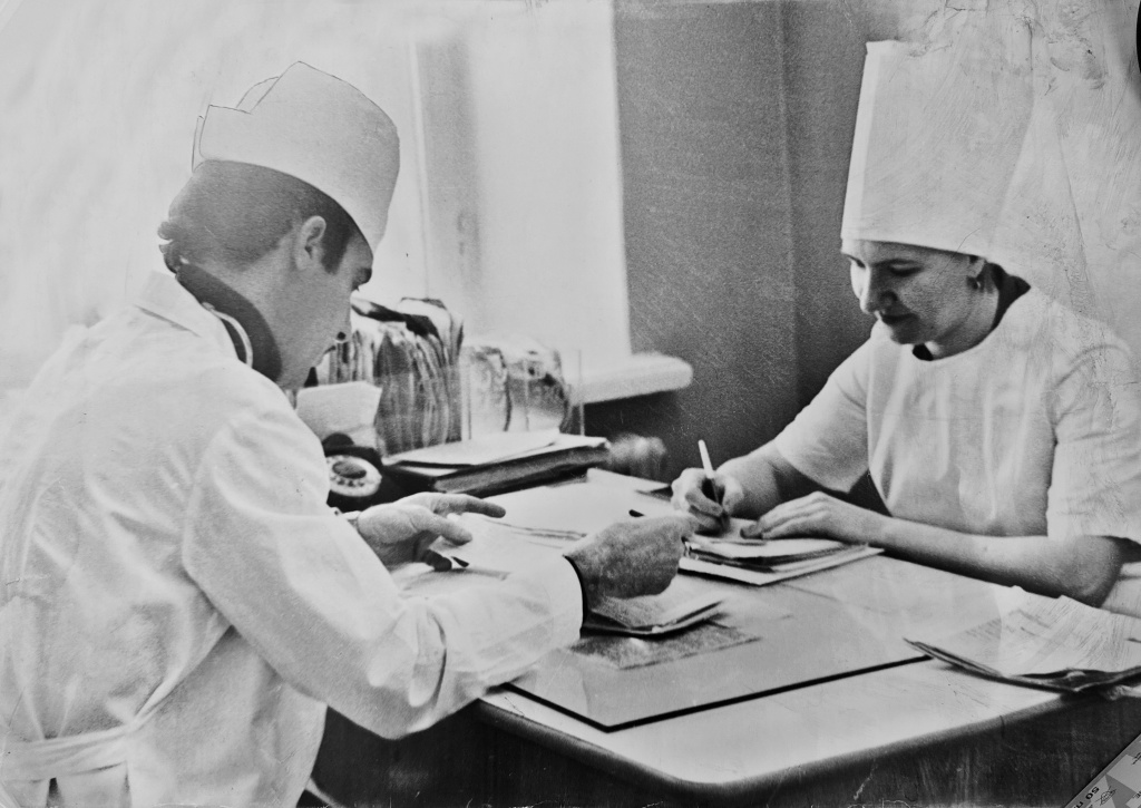 Хирург Абдулаев Ислам Алиевич и медсестра Максимова Вера Ивановна