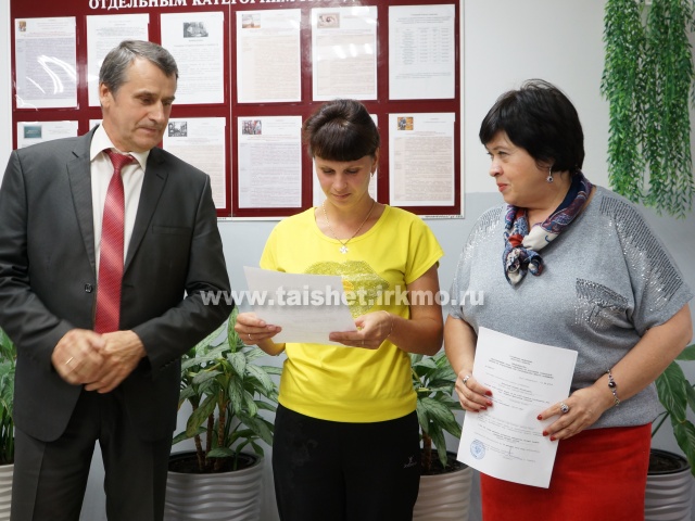 Первые жилищные сертификаты вручили пострадавшим от наводнения жителям Тайшетского района