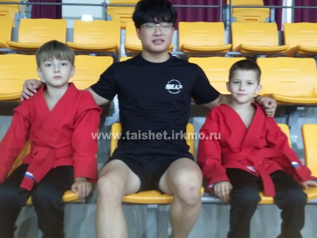 Егор Ломов и Назар Павлючик из Тайшета приняли участие в открытом  чемпионате по самбо, который прошел в Республике Корея в городе Гэмсане
