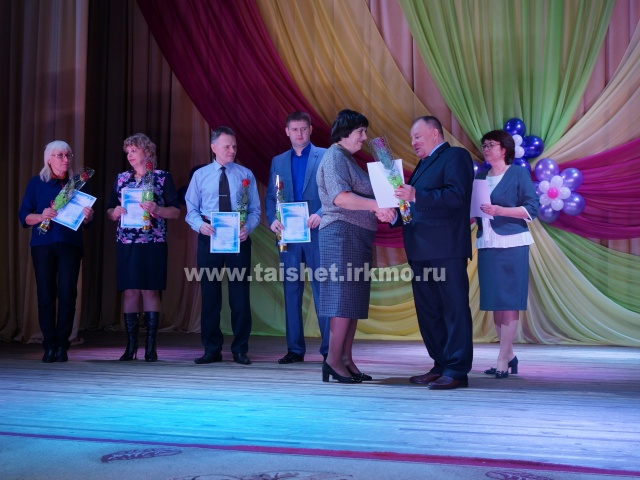 В Тайшетском районе накануне Дня учителя состоялось чествование педагогов образовательных организаций