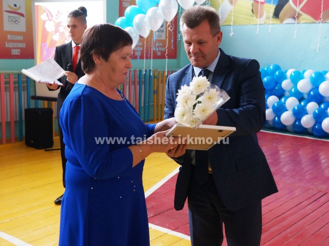 Мэр Тайшетского района Александр Величко поздравил школу №23 с 55-летним юбилеем