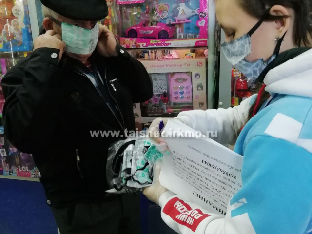 В Тайшетском районе волонтеры раздают маски и доставляют на дом продукты