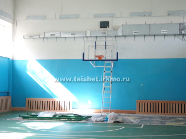 Отремонтированный спортивный зал ДЮСШ продолжают оснащать современным оборудованием