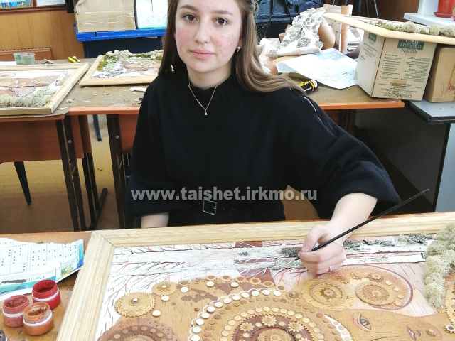 Выпускники «Тайшетской детской художественной школы»  защитили итоговые выпускные работы