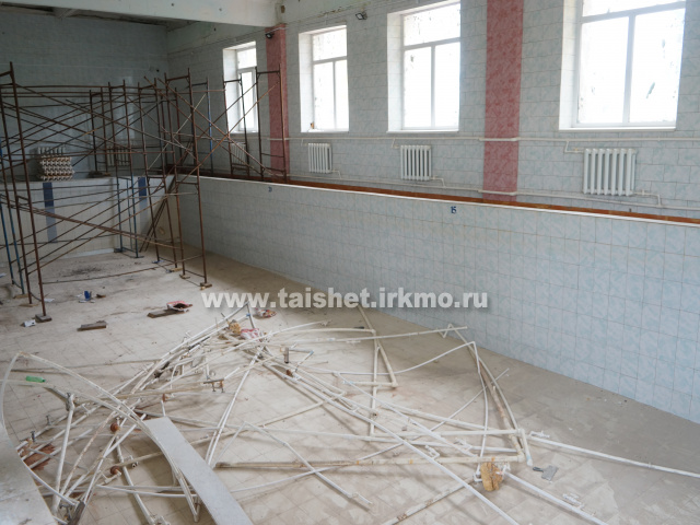 Продолжается реконструкция двух бассейнов в Тайшетском районе.