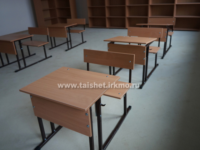 В школе №10 г. Бирюсинска продолжают сборку и установку мебели, оборудования