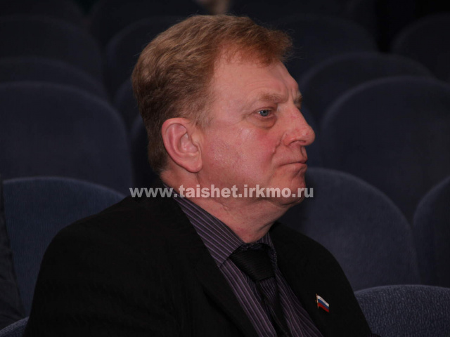 Александр Величко отчитался перед депутатами и жителями района 