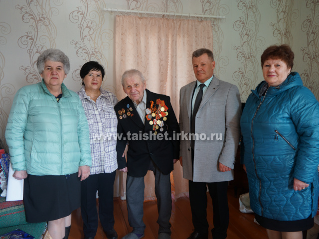 Мэр Тайшетского района Александр Величко посетил фронтовиков