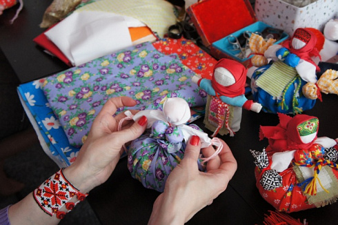 Новогодние ткани, декор, аксессуары и упаковка для подарков в разделе ПРАЗДНИКИ