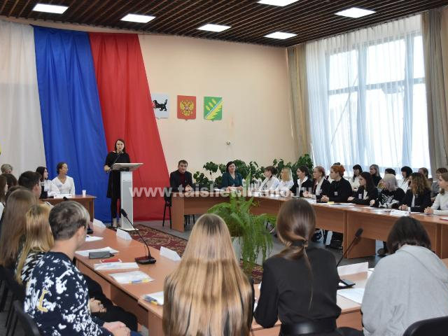 О заседании XXVIII сессии Районного детского парламента