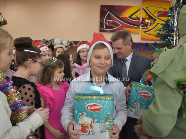 Новогодний бал мэра Тайшетского района состоялся в "РАДУГЕ"