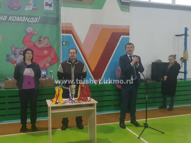 Открытый предновогодний турнир по волейболу на призы мэра Тайшетского района