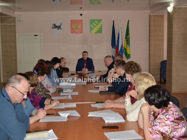 13 февраля проведено заседание Административного Совета под председательством первого заместителя мэра Тайшетского района Михаила Малиновского