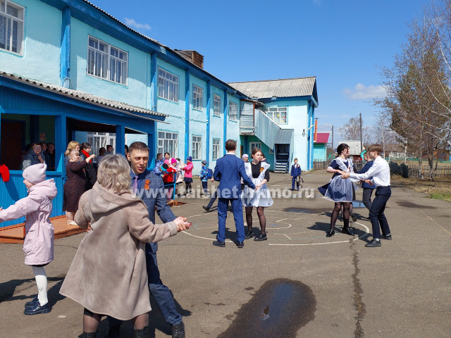 Обучающимися образовательных организаций Тайшетского района организованы и проведены акции «Случайный вальс», "Георгиевская лента" и "Незабудка".