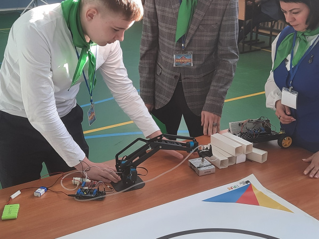 27 марта 2024 года в рамках Недели науки, техники и производства-2024 на базе МКОУ СОШ № 14 г. Тайшета состоялся фестиваль по робототехнике среди обучающихся образовательных организаций