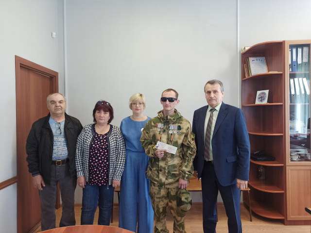 10 июня в администрации Тайшетского района состоялось торжественное вручение удостоверений ветерана боевых действий