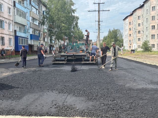 В микрорайоне Новом с утра кипит работа