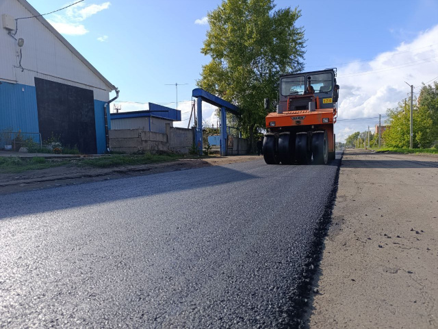 В городе активно продолжается асфальтирование улицы Транспортная