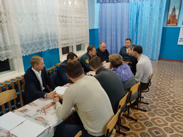 Сегодня в 01:15 по местному времени в районе станции Облепиха произошло крушение грузового поезда