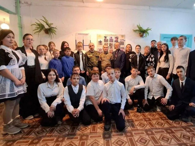 В школах Тайшетского округа проходят встречи с участниками и ветеранами специальной военной операции