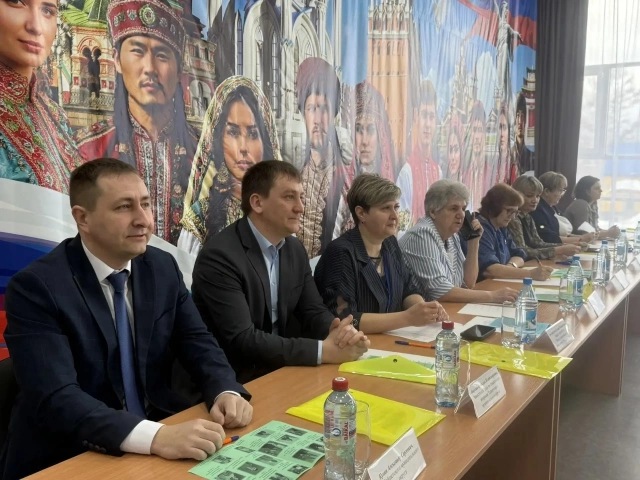 Сегодня ЦДО «Радуга» прошёл полуфинальный этап муниципального конкурса «Ученик года - 2026». В этом году конкурс посвящён Году единства народов России.
