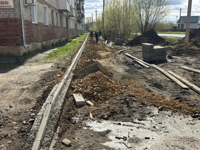В Тайшете ремонтируют тротуары и не только. В Тайшете ремонтируют тротуары и не только.