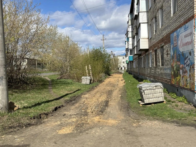 В Тайшете ремонтируют тротуары и не только. В Тайшете ремонтируют тротуары и не только.
