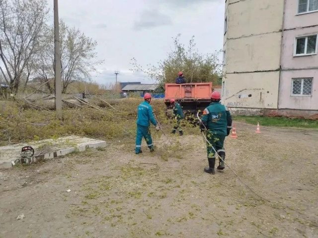 Работники АО «Байкалэнерго» продолжают наводить порядок на теплосетях