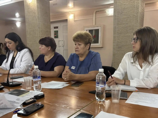 В администрации округа прошло совещание межведомственной комиссии, посвященное профилактике социального сиротства и семейного неблагополучия