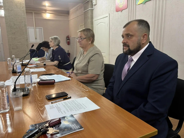 В администрации округа прошло совещание межведомственной комиссии, посвященное профилактике социального сиротства и семейного неблагополучия