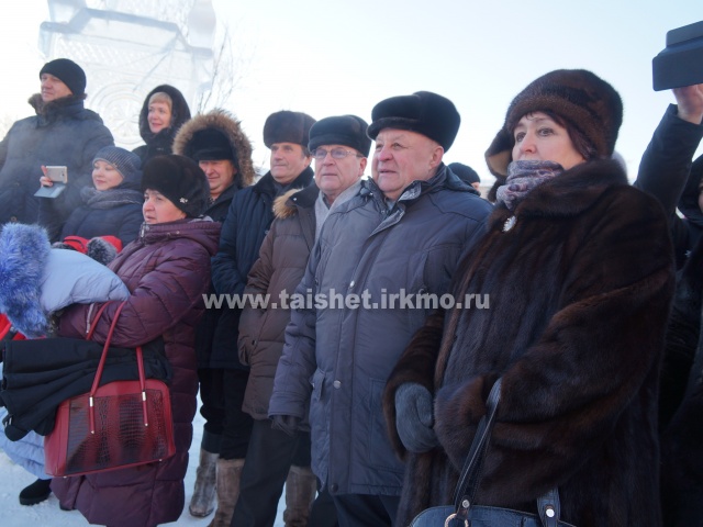 В Тайшете состоялось торжественное открытие ледового городка и главной районной ёлки