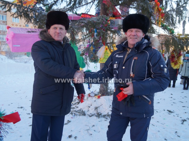 В Тайшете состоялось торжественное открытие ледового городка и главной районной ёлки